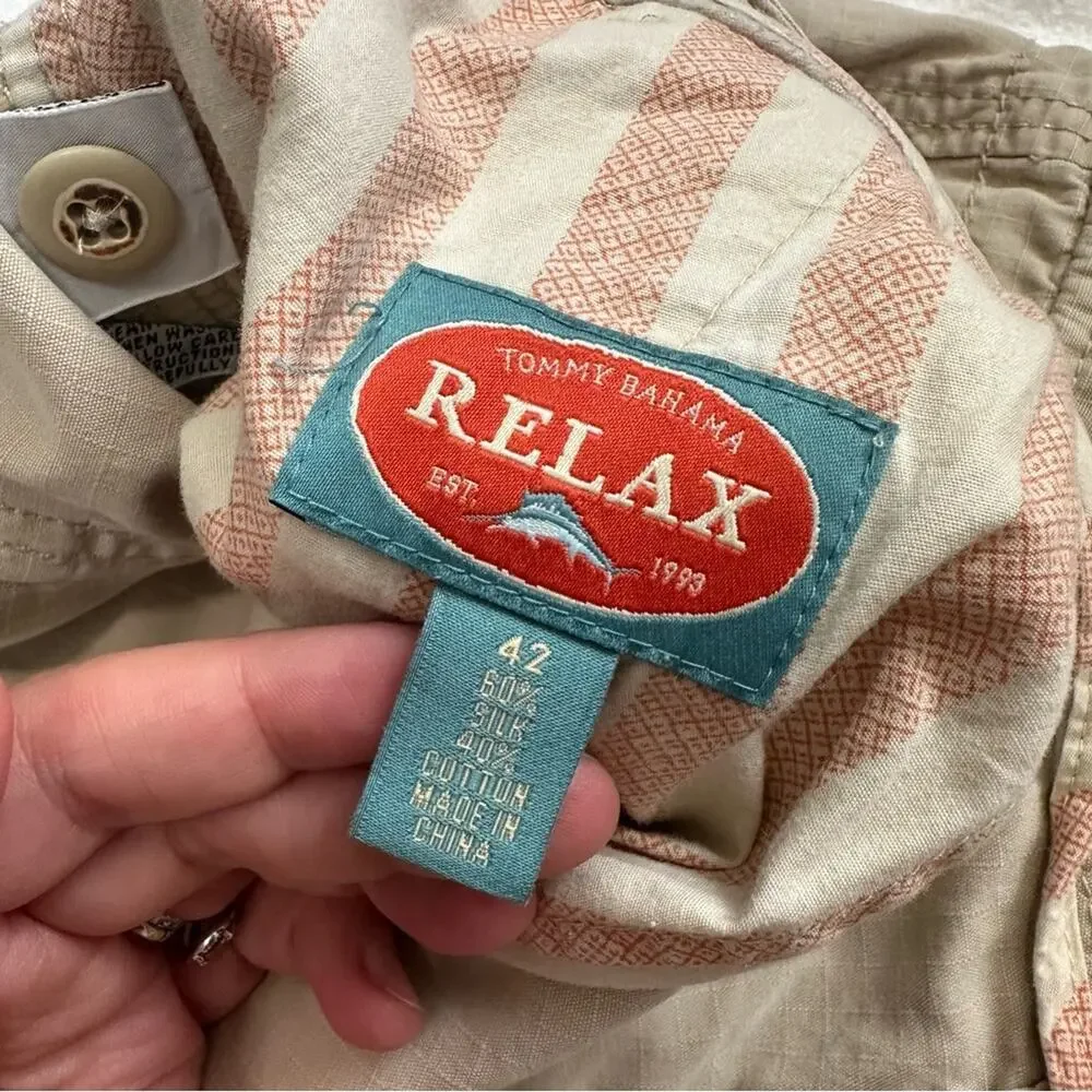 Tommy Bahama relax Men's Khaki Cargo Shorts size 42